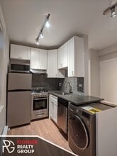 517 W Belmont Ave, Unit 3 in Chicago, IL - Building Photo - Building Photo