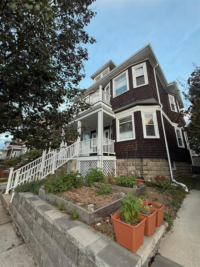 110 W Quincy St, Unit 1 in Somerville, MA - Building Photo - Building Photo