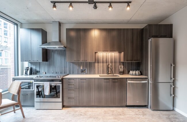 900 W Washington Blvd, Unit 1201