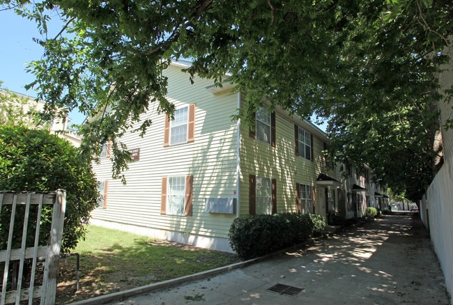 Spring Street Apartments in Charleston, SC - Foto de edificio - Building Photo