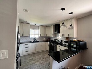 78 Carlyle Ct in Carlstadt, NJ - Building Photo - Building Photo