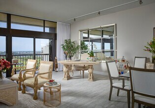 2450 Presidential Way in Palm Beach, FL - Building Photo - Building Photo