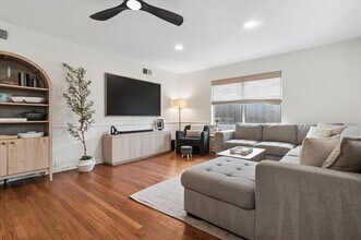 11631 Saxon St in Dallas, TX - Building Photo - Building Photo