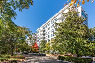 Chatham Condominiums in Arlington, VA - Foto de edificio - Building Photo