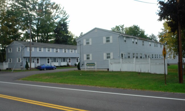 Seville Town Homes in Liverpool, NY - Building Photo - Building Photo