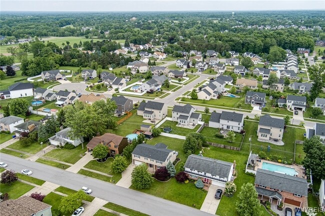 79 Hemlock Dr in West Seneca, NY - Building Photo - Building Photo