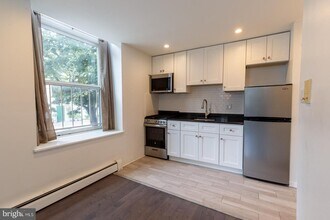 2137 Spruce St-Unit -1 in Philadelphia, PA - Foto de edificio - Building Photo