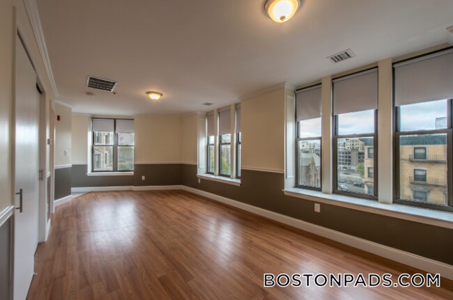 1126 Boylston St, Unit 505 in Boston, MA - Building Photo - Building Photo