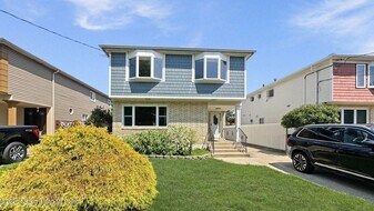 71 Reading Ave in Staten Island, NY - Building Photo