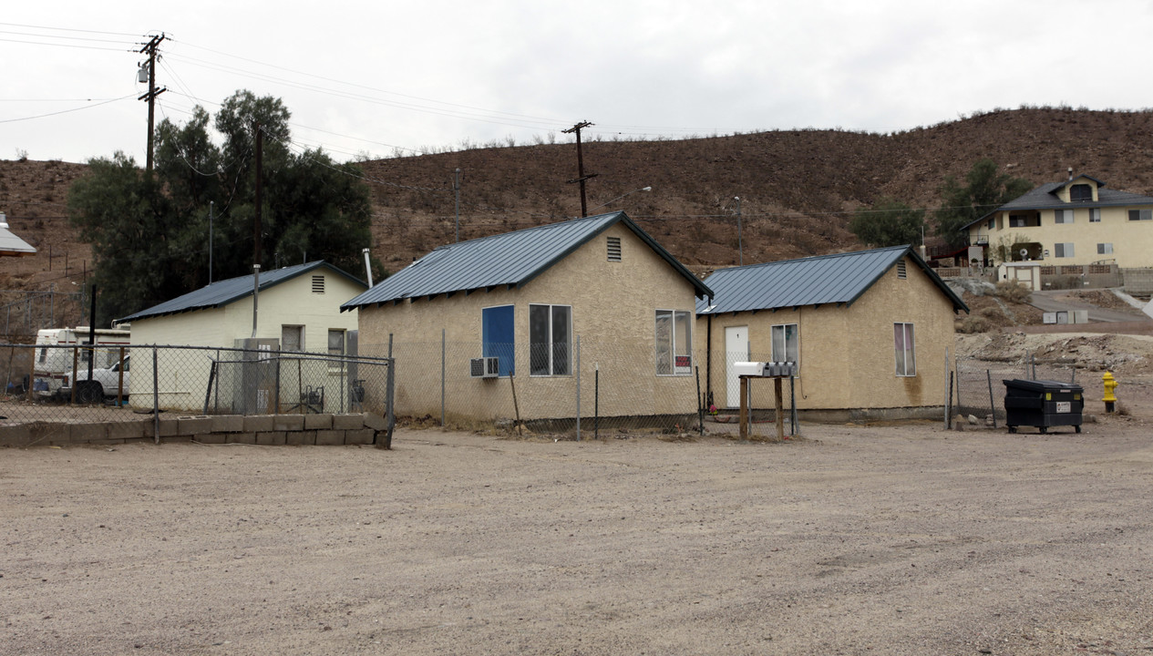 108 W Cottage St in Barstow, CA - Building Photo