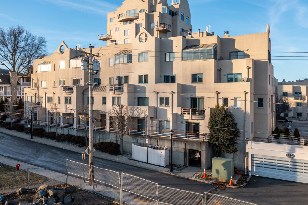 6 Burd St in Nyack, NY - Foto de edificio