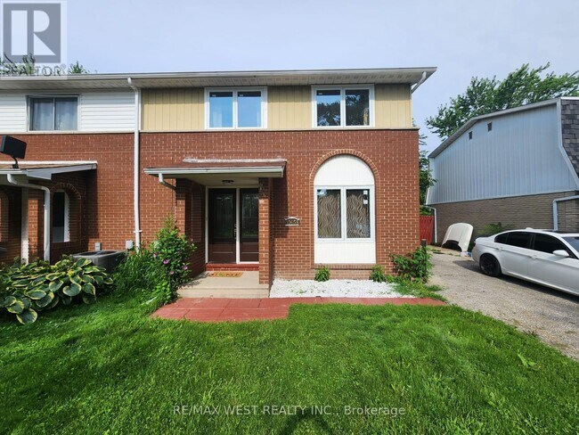 10658 Atwater Crescent in Windsor, ON - Building Photo - Building Photo