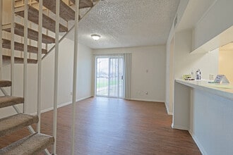 Forest Creek Apartments in Austin, TX - Foto de edificio - Interior Photo