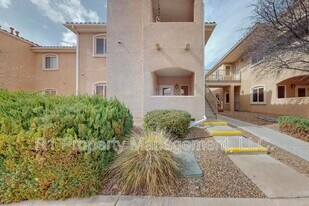 6800 Vista Del Norte Dr NE in Albuquerque, NM - Building Photo