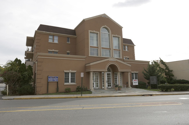 320 Post Ave in Westbury, NY - Building Photo - Building Photo