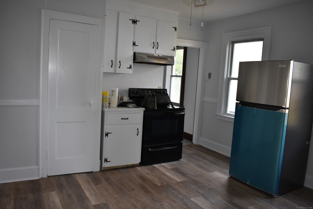 193 Helen St in Hamden, CT - Building Photo