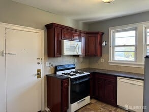 312 N 3rd Ave in Highland Park, NJ - Building Photo - Building Photo