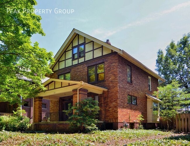 211 E Northwood Ave
