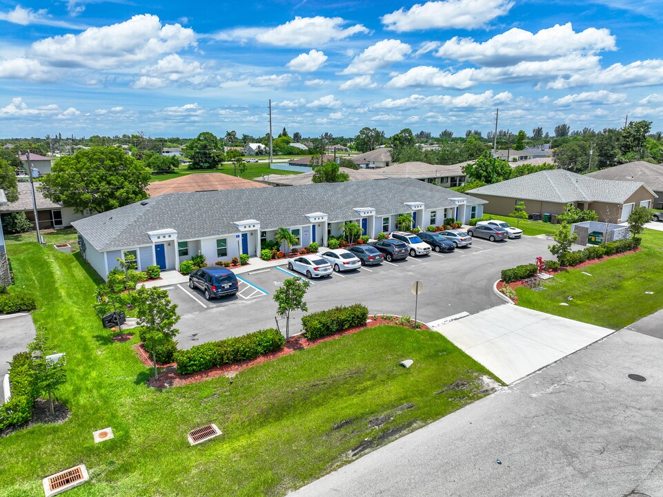 1631 SW 1st Ave in Cape Coral, FL - Building Photo