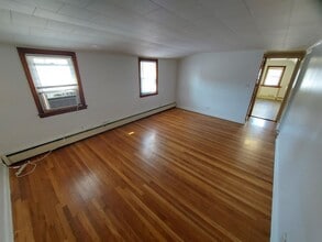 48 W 32nd St in Bayonne, NJ - Building Photo - Building Photo