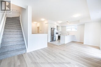 53 Thatcher Dr in Guelph, ON - Building Photo - Building Photo