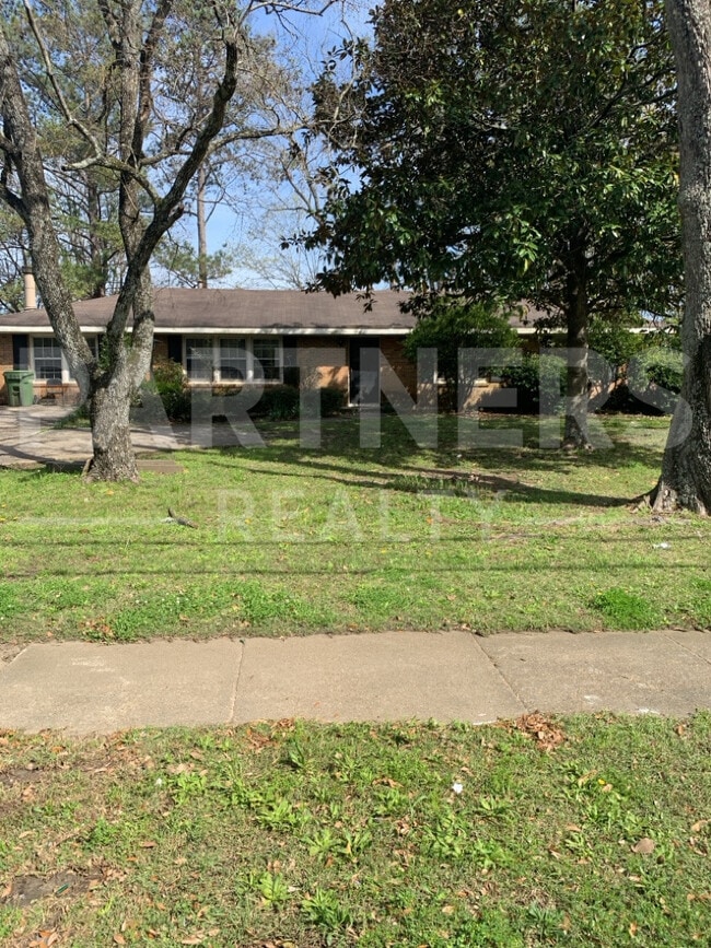 3333 Carter Hill Rd in Montgomery, AL - Building Photo - Building Photo