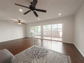 2704 San Pedro St in Austin, TX - Foto de edificio - Building Photo