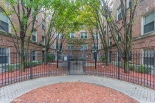 845 E 52nd St, Unit 2 in Chicago, IL - Building Photo