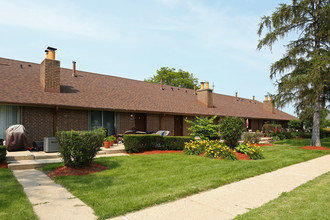 Crystal Lake Apartments in Crystal Lake, IL - Building Photo - Building Photo