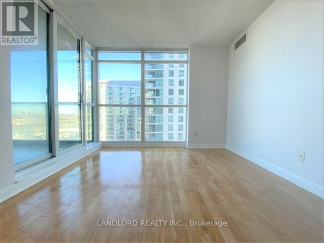 225 Sherway Gardens Rd in Toronto, ON - Building Photo - Building Photo