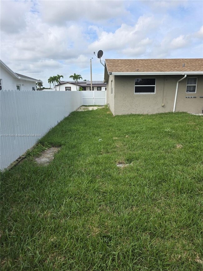 16813 SW 107th Pl in Miami, FL - Building Photo - Building Photo