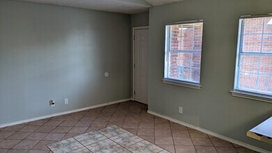1820 Mercer St, Unit 1 in Laredo, TX - Building Photo - Building Photo