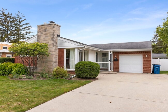 415 Huntington Ln in Elmhurst, IL - Building Photo - Building Photo
