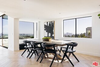 7866 Fareholm Dr in Los Angeles, CA - Building Photo - Building Photo