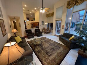 4951 NW 101st Ave in Coral Springs, FL - Foto de edificio - Building Photo