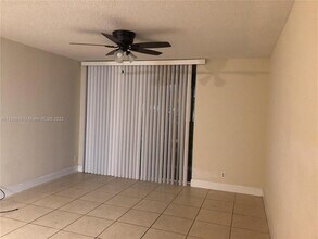 10757 Cleary Blvd, Unit 104 in Plantation, FL - Foto de edificio - Building Photo