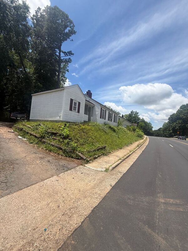 property at 1127 West Blvd