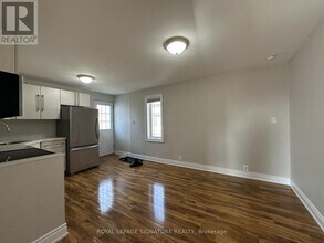 899 Lakeshore Rd E in Mississauga, ON - Building Photo - Building Photo