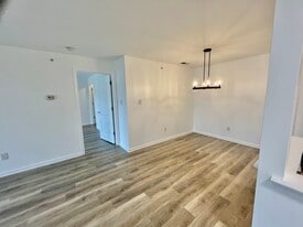 733 Cedar Ct, Unit 733 in New Brunswick, NJ - Building Photo