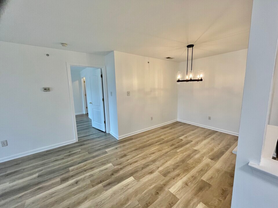 733 Cedar Ct, Unit 733 in New Brunswick, NJ - Building Photo