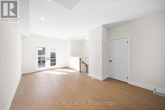 22 Marret Ln in Clarington, ON - Building Photo - Building Photo