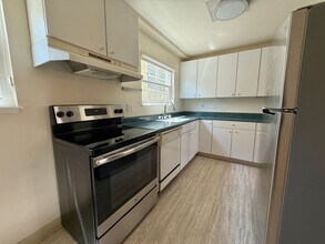 2606 Coolidge Ave in Oakland, CA - Building Photo - Building Photo