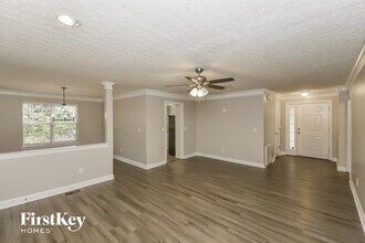 520 Honeysuckle Ln in Palmetto, GA - Foto de edificio - Building Photo