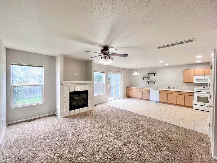 1728 Elk Springs St in Loveland, CO - Foto de edificio