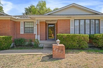 2359 St Francis Ave in Dallas, TX - Building Photo - Building Photo