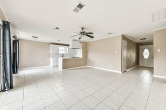 10906 Sageorchard Ln in Houston, TX - Foto de edificio - Building Photo