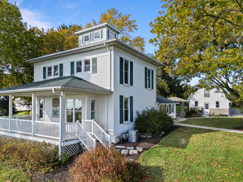 W5838 County Rd A in Elkhorn, WI - Building Photo