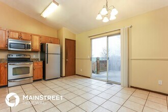 2 Aspen Pointe Dr in St. Peters, MO - Foto de edificio - Building Photo