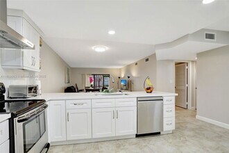 4940 E Sabal Palm Blvd in Tamarac, FL - Building Photo - Building Photo
