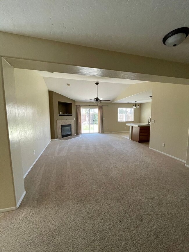 2844 W Payson Ct in Visalia, CA - Building Photo - Building Photo